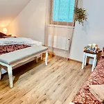 Romanticke Chalupky Raj-borievka, Cucoriedka A Drienka Chalet Hrabušice