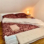 Romanticke Chalupky Raj-borievka, Cucoriedka A Drienka Chalet *