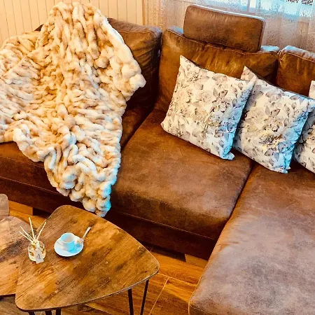 Romanticke Chalupky Raj-borievka, Cucoriedka A Drienka בקתה *