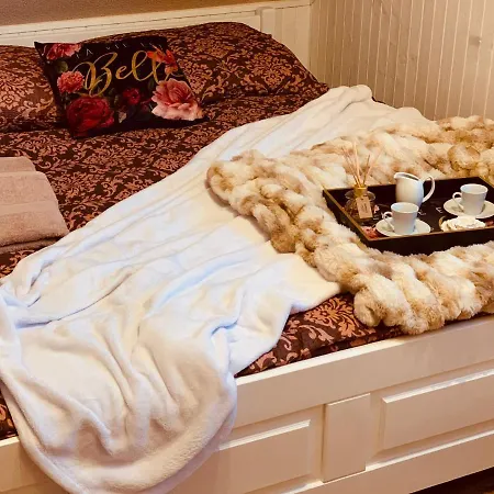 Romanticke Chalupky Raj-borievka, Cucoriedka A Drienka