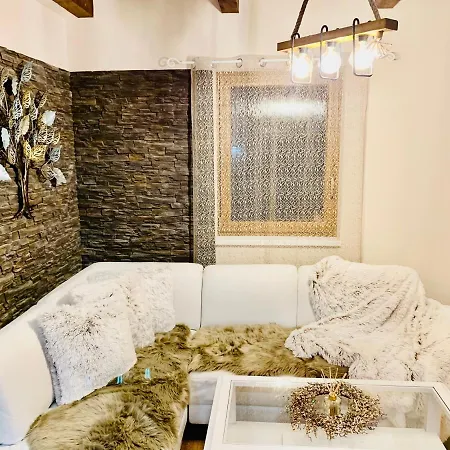 Romanticke Chalupky Raj-borievka, Cucoriedka A Drienka Chalet *