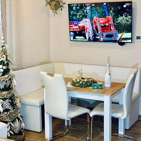 Romanticke Chalupky Raj-borievka, Cucoriedka A Drienka